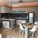 2 Bedroom Komplex Andalusia Elenite With Terrasa And Sea 아파트