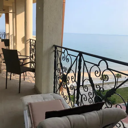 アパート 2 Bedroom Komplex Andalusia Elenite With Terrasa And Sea スヴェティ・ヴラス